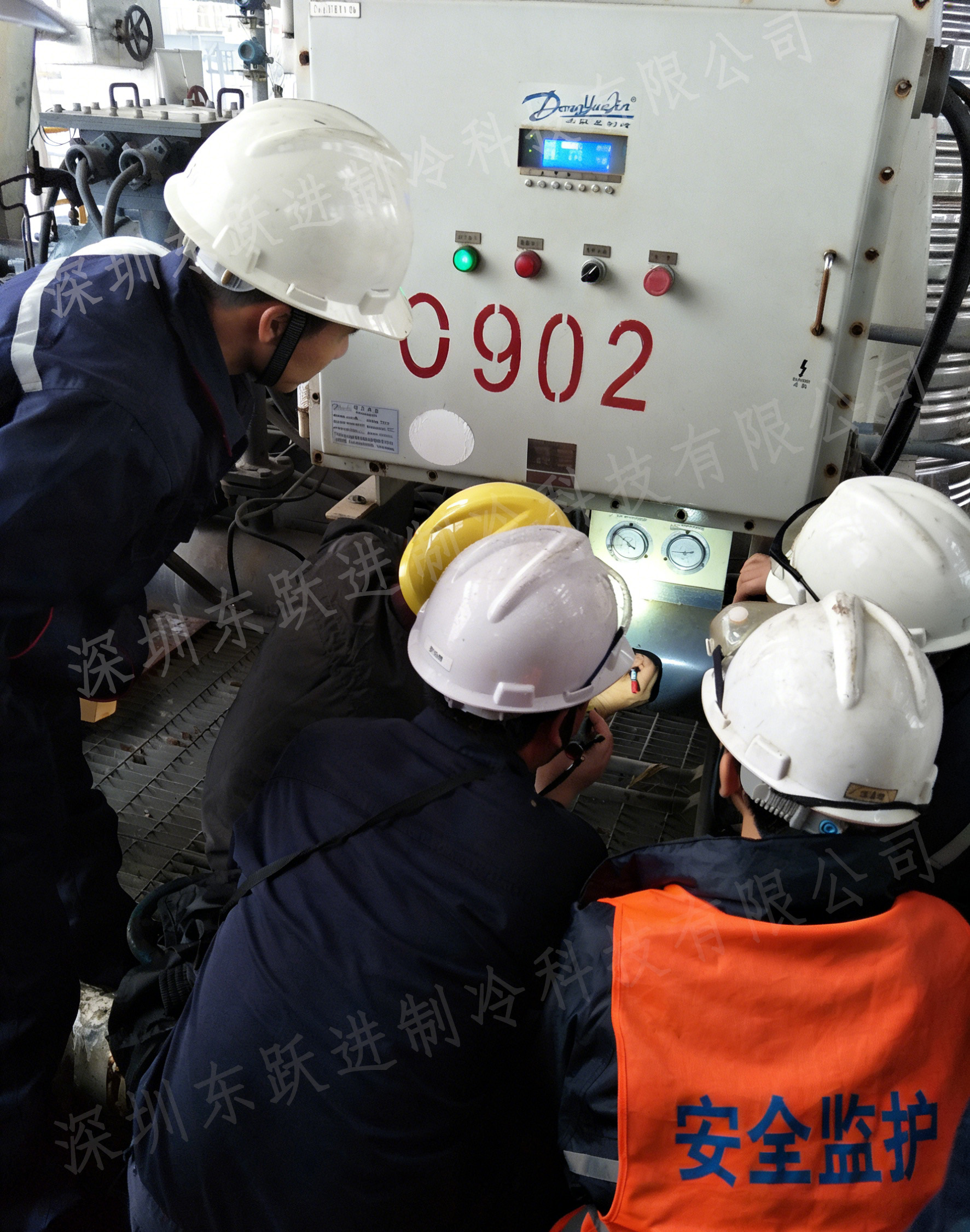 東躍進(jìn)制冷工業(yè)冷水機(jī)高壓故障維修現(xiàn)場(chǎng)